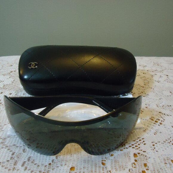 Chanel Black Quilted Leather Shield Sunglasses/Grey Lenses - 4155Q - Never Worn - Picture 7 of 15